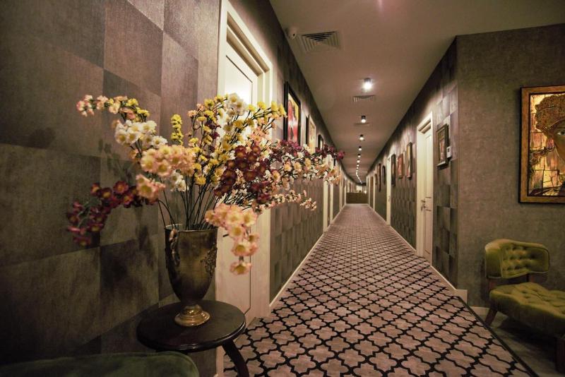 Gallery Art Hotel - Lobi