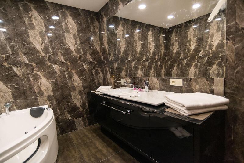 Gallery Art Hotel - Oda