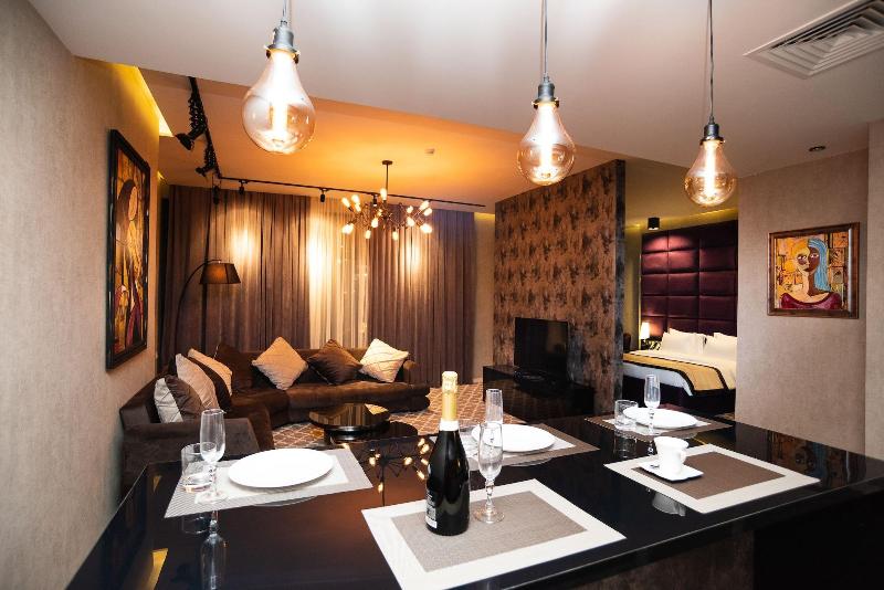 Gallery Art Hotel - Oda