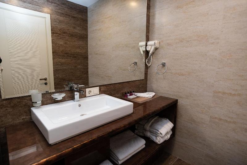 Gallery Art Hotel - Oda