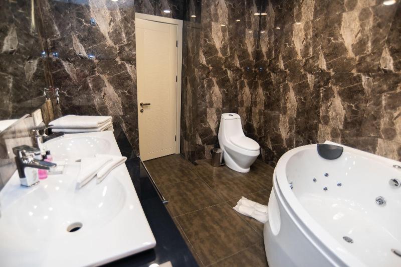 Gallery Art Hotel - Oda