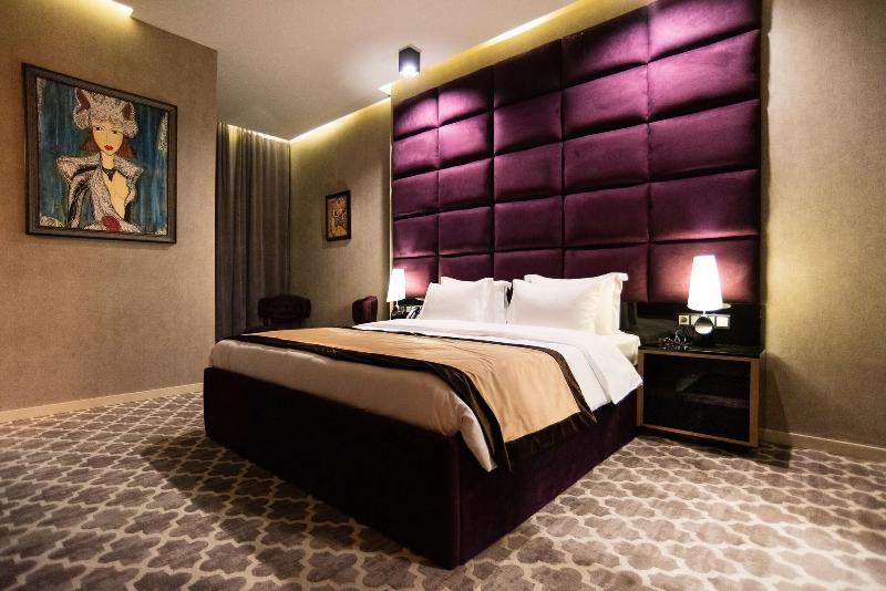 Gallery Art Hotel - Oda
