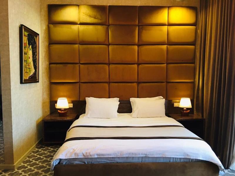Gallery Art Hotel - Oda