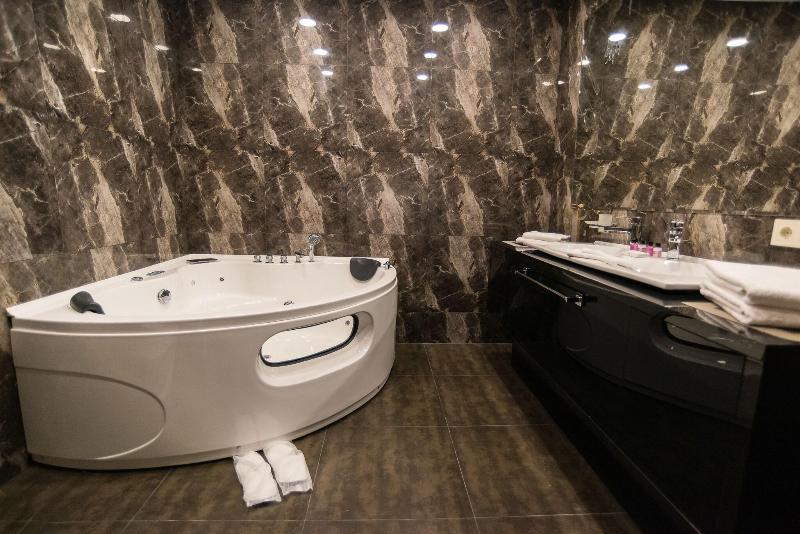 Gallery Art Hotel - Oda