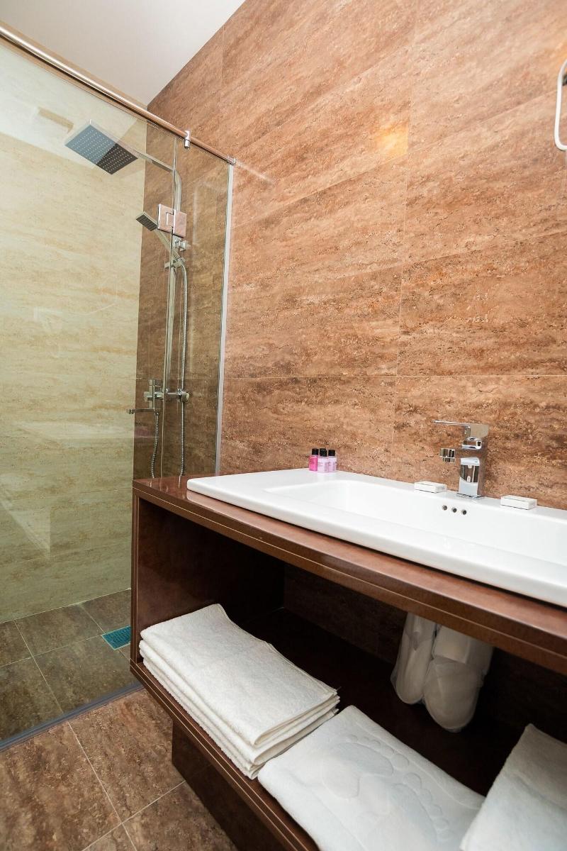 Gallery Art Hotel - Oda
