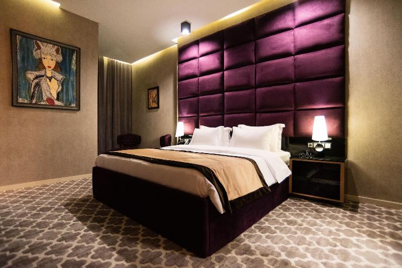 Gallery Art Hotel - Oda