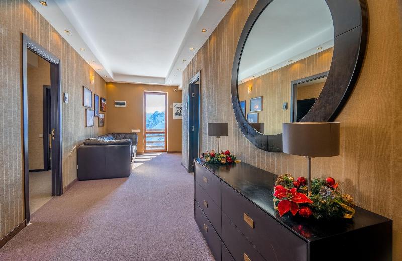Good Aura Hotel - Lobi