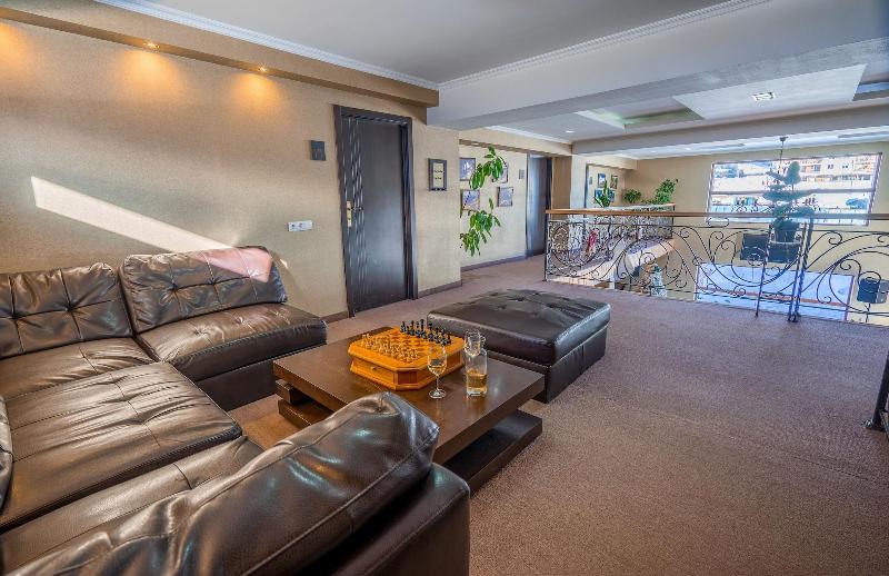 Good Aura Hotel - Lobi