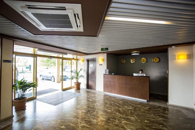 Hotel Corner Inn - Lobi