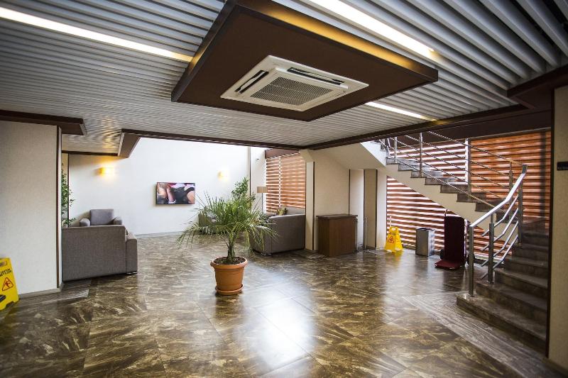 Hotel Corner Inn - Lobi