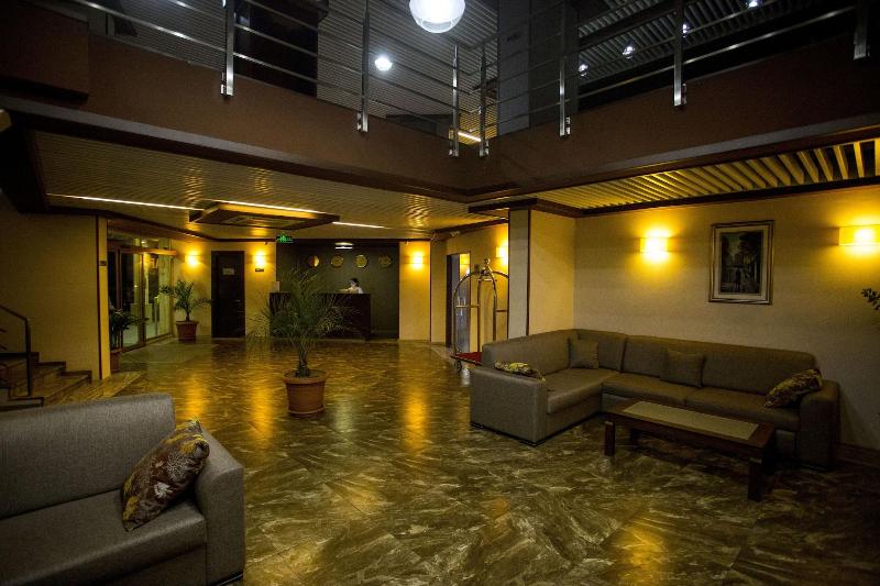 Hotel Corner Inn - Lobi
