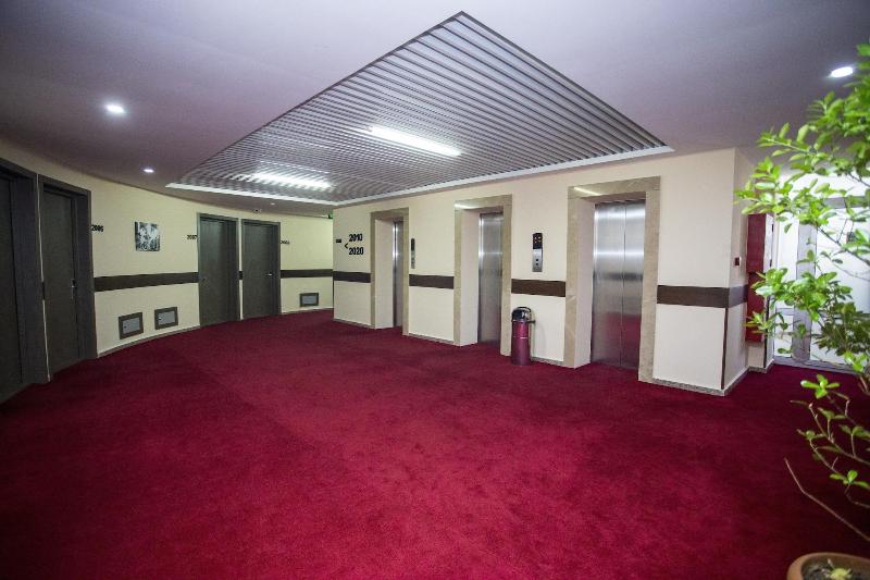 Hotel Corner Inn - Lobi