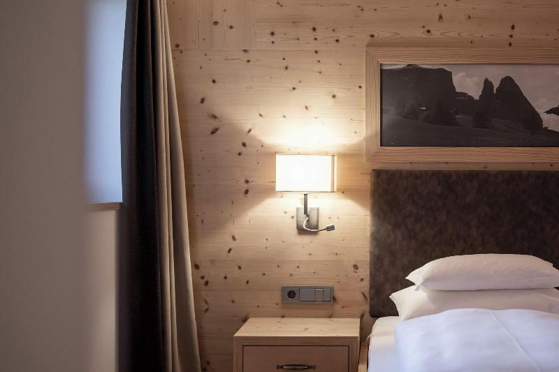 Dolomites Nature Hotel Vigilerhof - Oda
