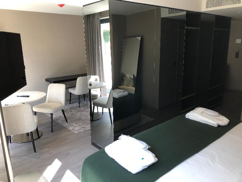 Omid Saldanha Hotel - Oda