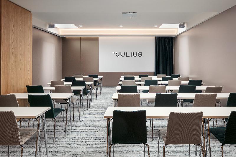 THE JULIUS PRAGUE - Toplantı