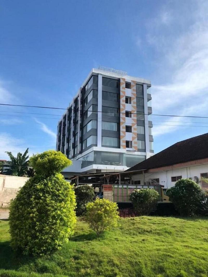 Zenith Premiere Hotel Baubau - Genel