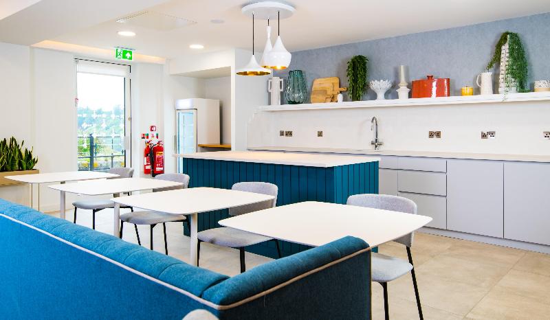 Staybridge Suites Cardiff - Lobi