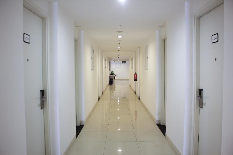 Urban Hotel Serpong by Zuzu - Lobi