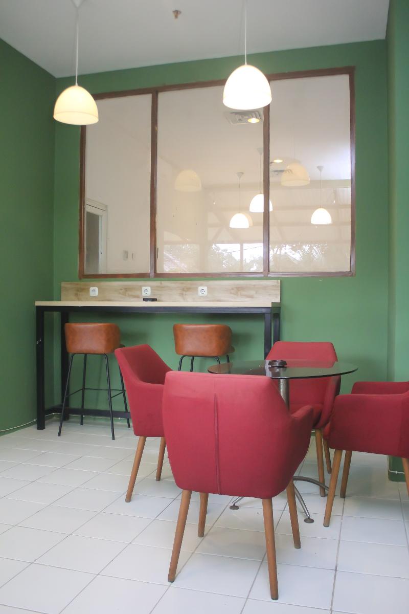 Urban Hotel Serpong by Zuzu - Restoran