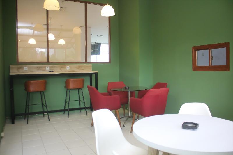 Urban Hotel Serpong by Zuzu - Restoran