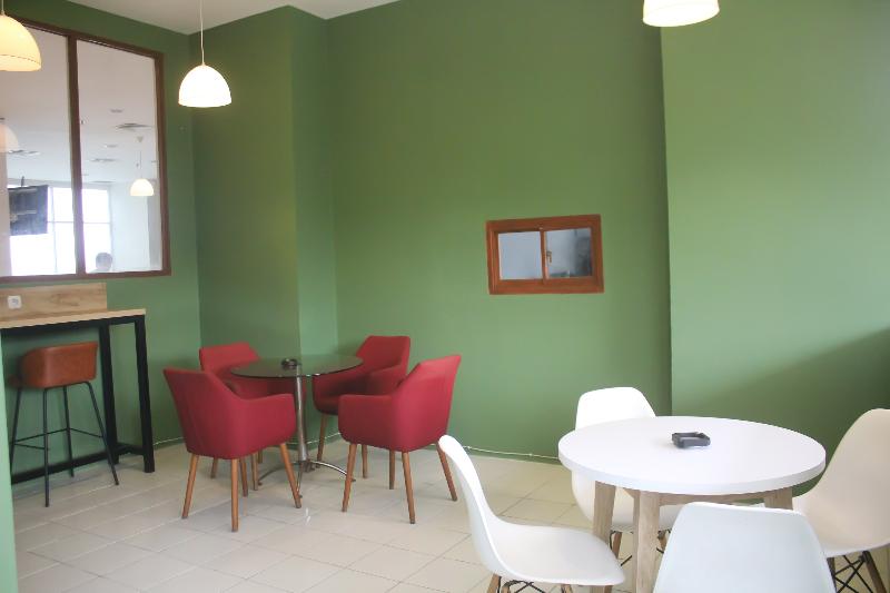 Urban Hotel Serpong by Zuzu - Restoran