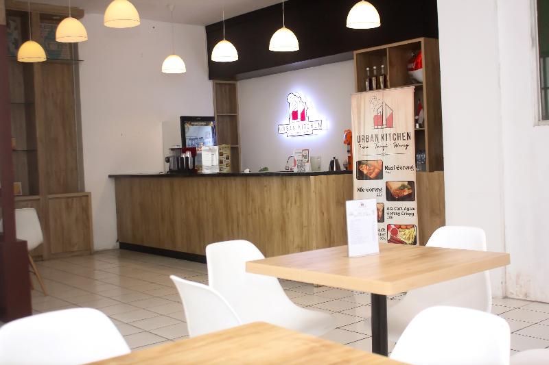 Urban Hotel Serpong by Zuzu - Restoran