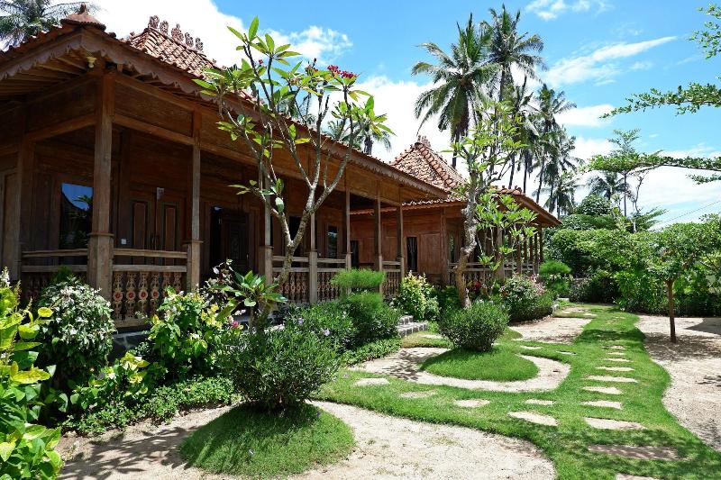 Blue Harbor Beachfront Villas & Resto - Oda