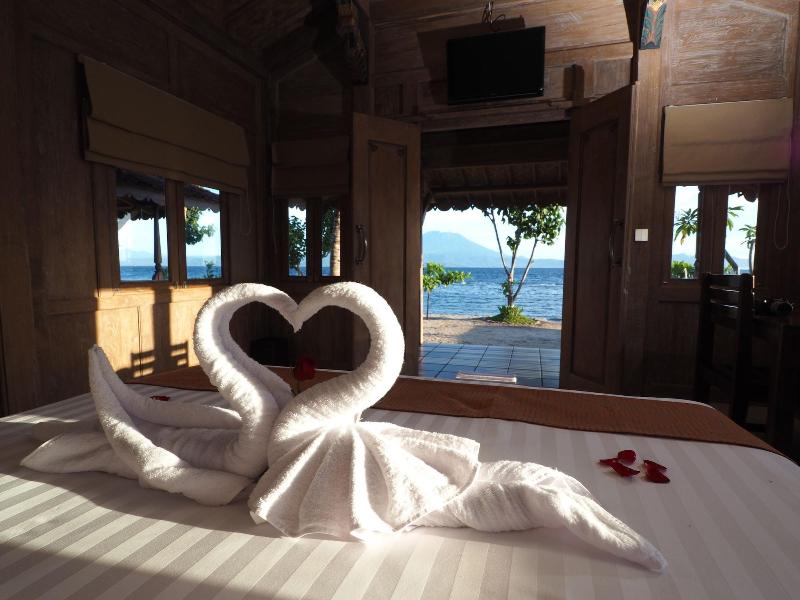 Blue Harbor Beachfront Villas & Resto - Oda