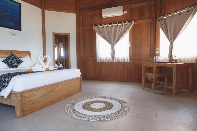 Blue Harbor Beachfront Villas & Resto - Oda