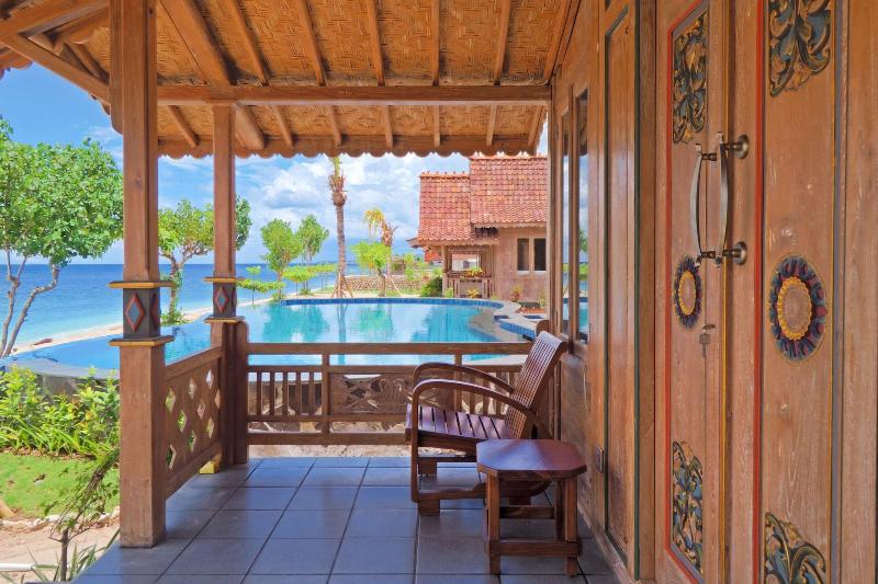 Blue Harbor Beachfront Villas & Resto - Oda