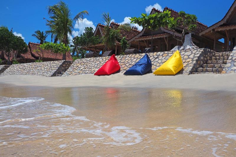 Blue Harbor Beachfront Villas & Resto - Plaj