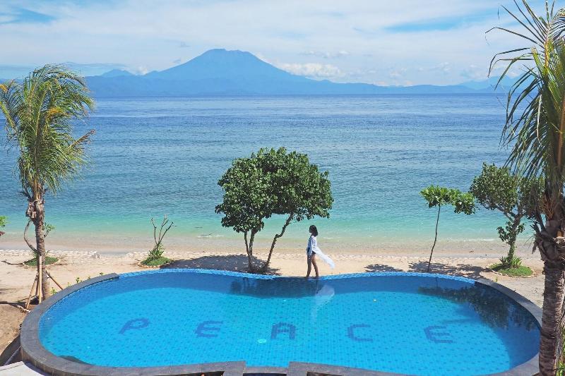 Blue Harbor Beachfront Villas & Resto - Plaj