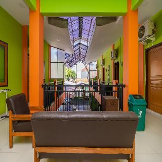 Formerly Reddoorz Near Kejaksan Station Cirebon 2 otel fotoğrafı