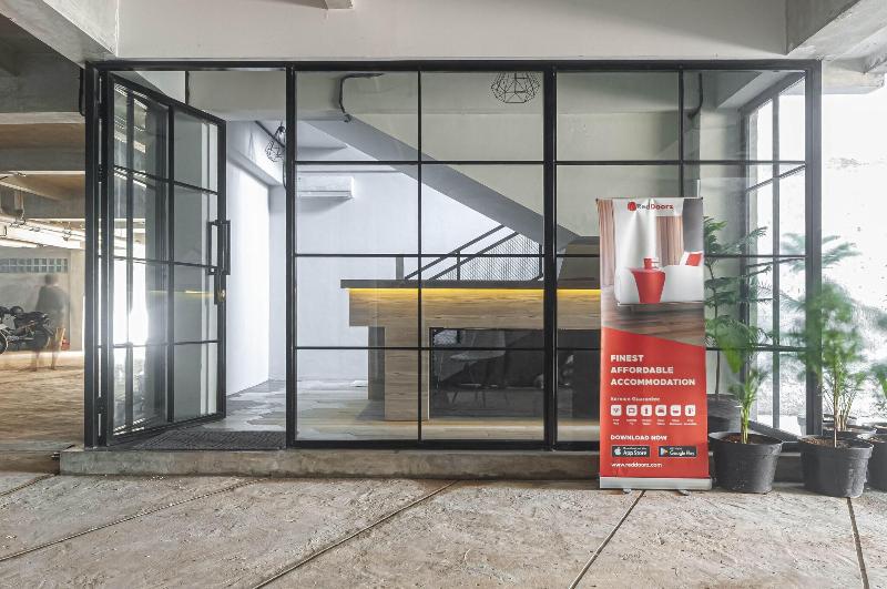 Formerly Reddoorz Plus Near Gandaria City Mall 2 - Genel