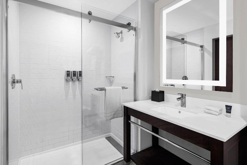 Four Points by Sheraton Flushing - Oda