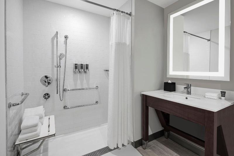 Four Points by Sheraton Flushing - Oda