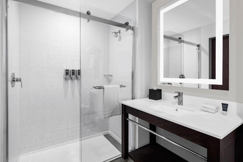 Four Points by Sheraton Flushing - Oda