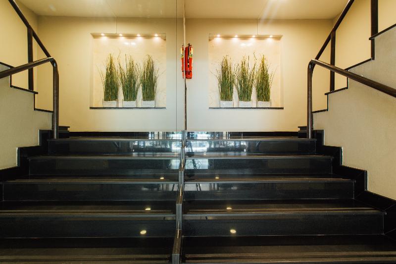 Seasons Siam Hotel - Lobi