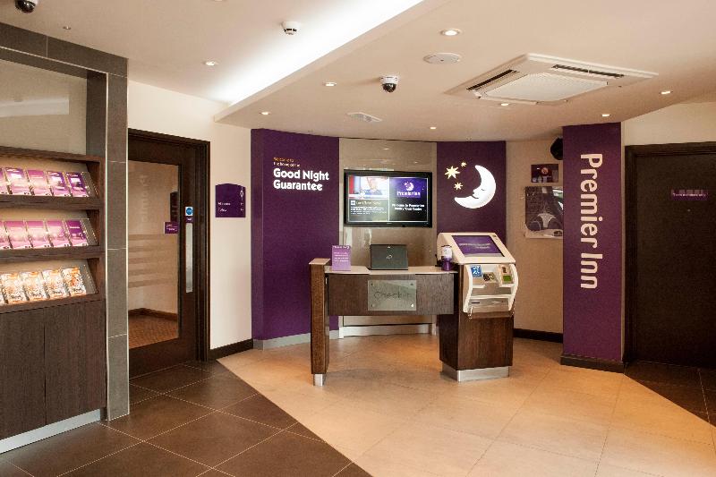 Premier Inn Dudley Town Centre - Lobi