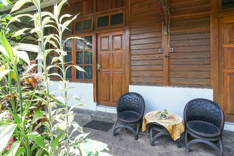 Mountain View Homestay by ZUZU - Teras