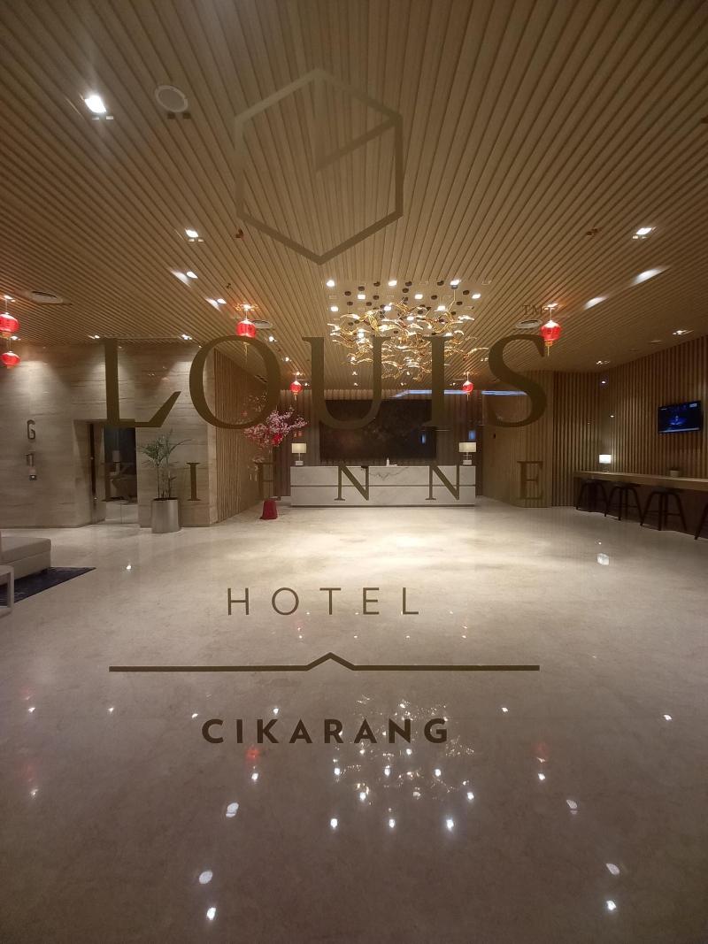 Louis Kienne Chadstone Cikarang - Lobi