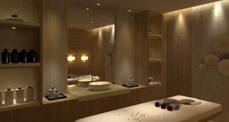 Louis Kienne Chadstone Cikarang - Aktivite