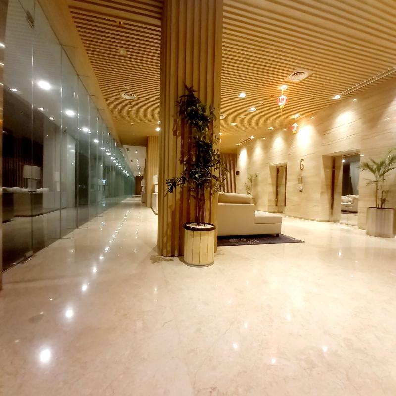 Louis Kienne Chadstone Cikarang - Aktivite