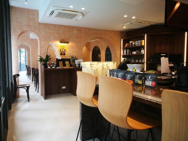 The Quarter Ploenchit by UHG - Bar