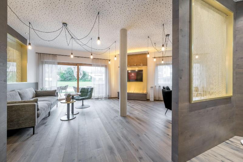 AlpenParks Chalet & Apartment Alpina Seefeld - Lobi