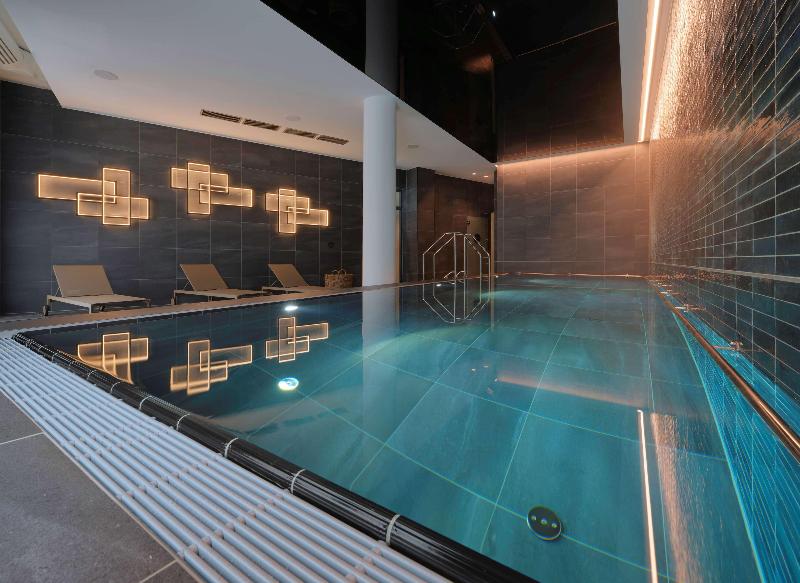 Adina Apartment Hotel Cologne - Havuz
