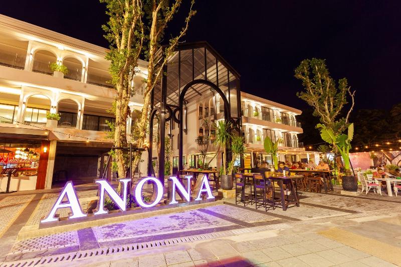 Anona Beachfront Phuket Resort - Havuz