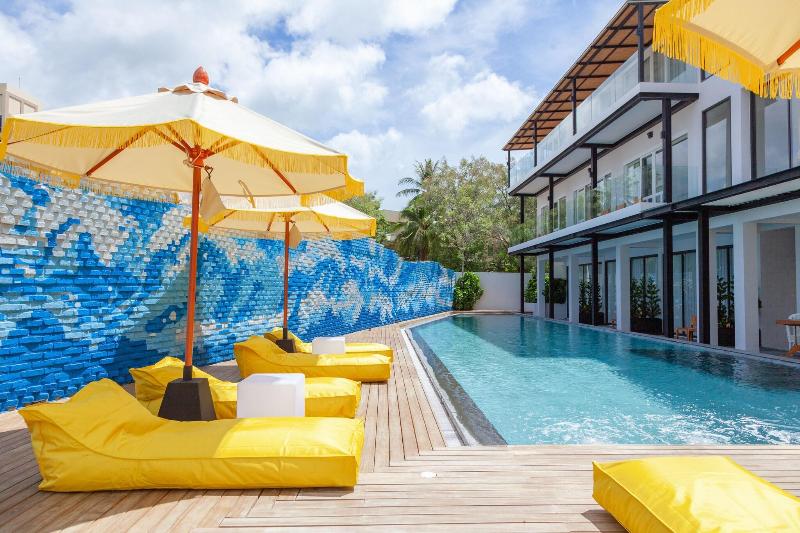 Anona Beachfront Phuket Resort - Havuz