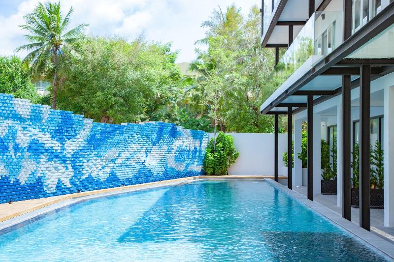 Anona Beachfront Phuket Resort - Havuz