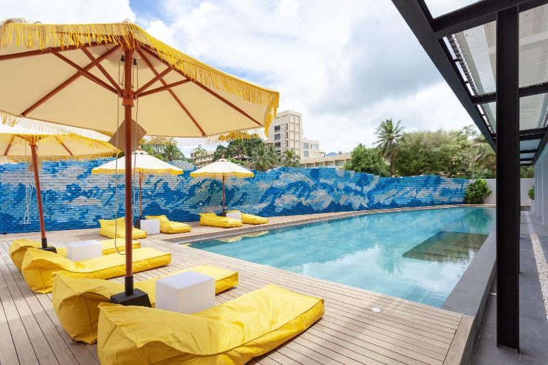 Anona Beachfront Phuket Resort - Havuz
